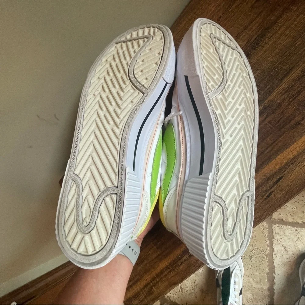 Women’s Nike Court Legacy Lift size 8.5